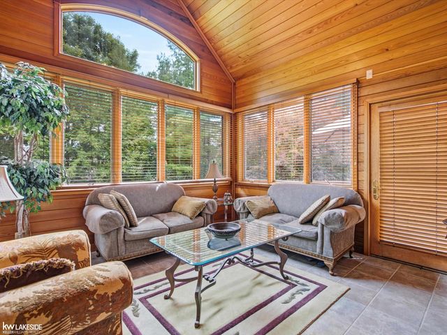 8804 Tournament Drive, Washington Twp, MI 48094