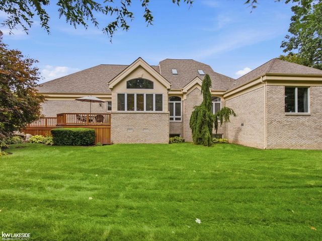 8804 Tournament Drive, Washington Twp, MI 48094