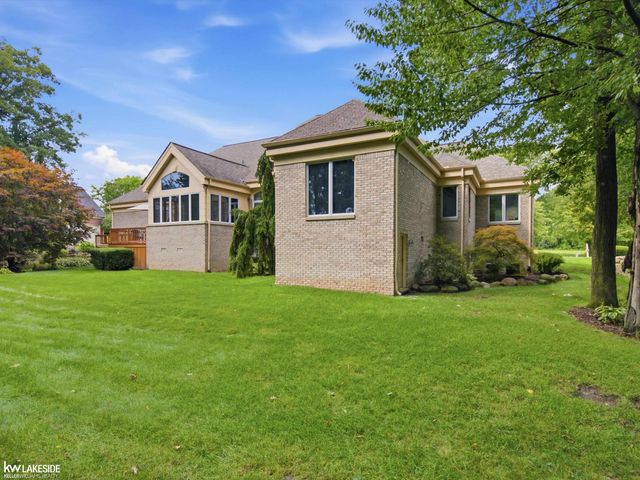 8804 Tournament Drive, Washington Twp, MI 48094