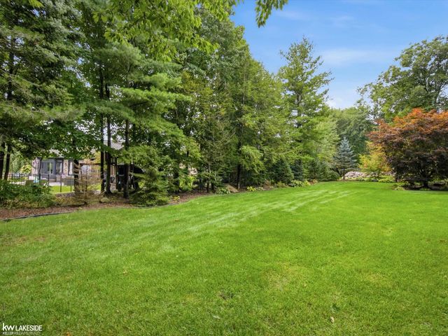 8804 Tournament Drive, Washington Twp, MI 48094