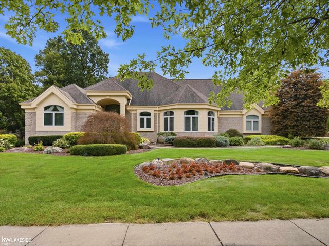 8804 Tournament Drive, Washington Twp, MI 48094