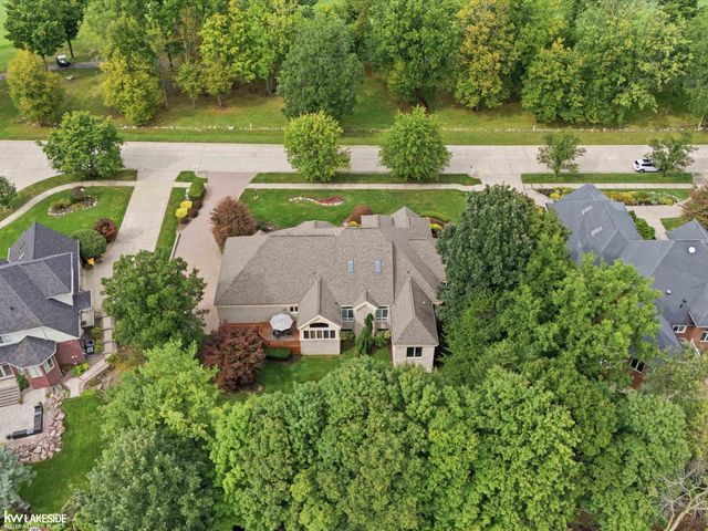 8804 Tournament Drive, Washington Twp, MI 48094