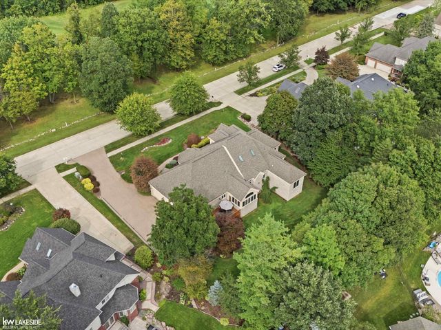8804 Tournament Drive, Washington Twp, MI 48094