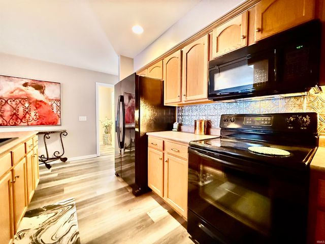 1919 Greyson Drive, Auburn, IN 46706