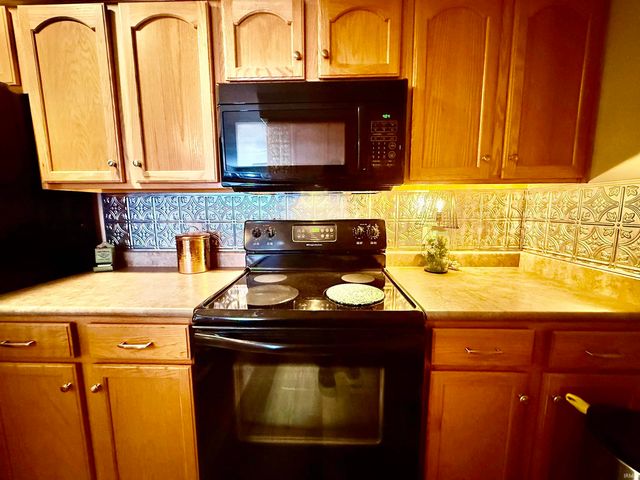 1919 Greyson Drive, Auburn, IN 46706