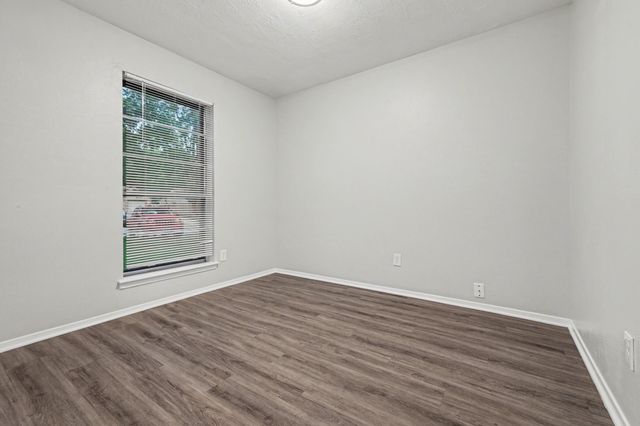 1321 N 7th Street, Conroe, TX 77301