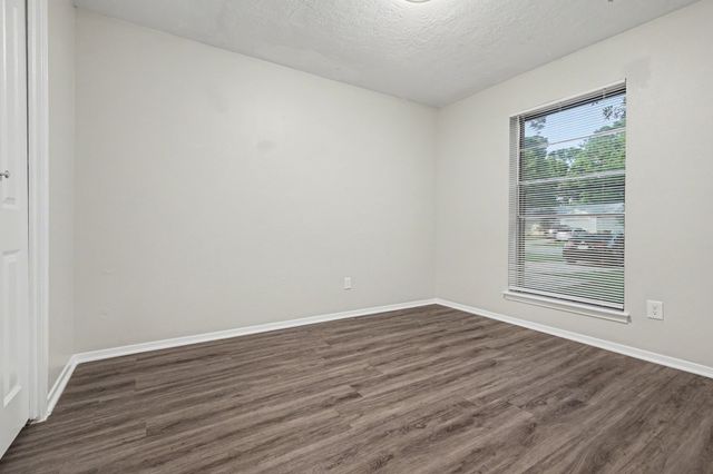 1321 N 7th Street, Conroe, TX 77301