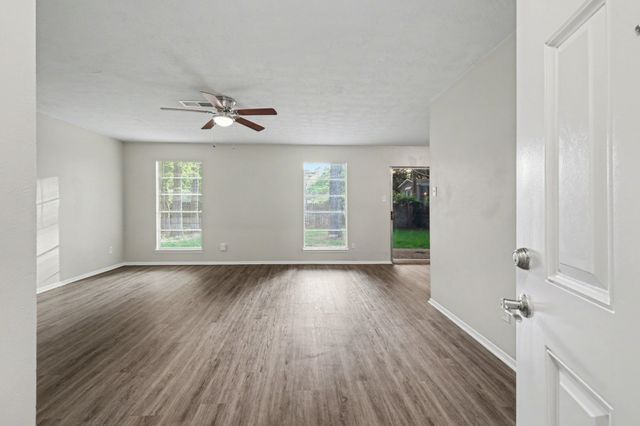 1321 N 7th Street, Conroe, TX 77301