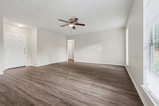1321 N 7th Street, Conroe, TX 77301