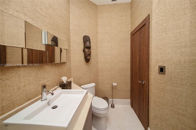 3705 NE 214 St 13, Aventura, FL 33180
