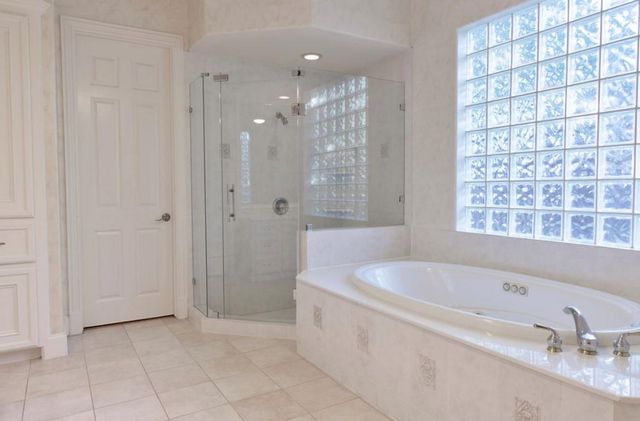 1614 Lake Wilderness Lane, Houston, TX 77345