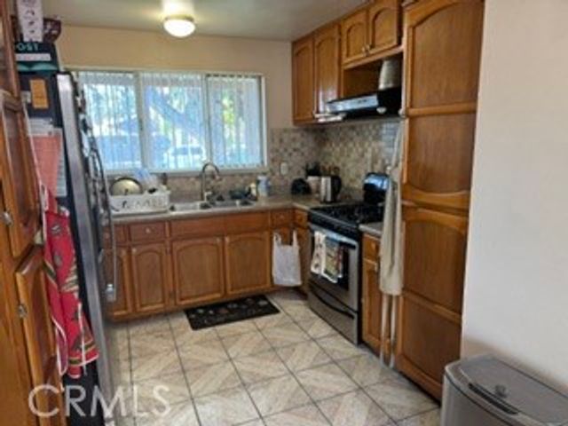 617 S Corwin Court, Santa Ana, CA 92704