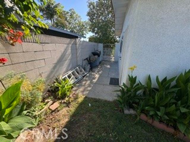 617 S Corwin Court, Santa Ana, CA 92704
