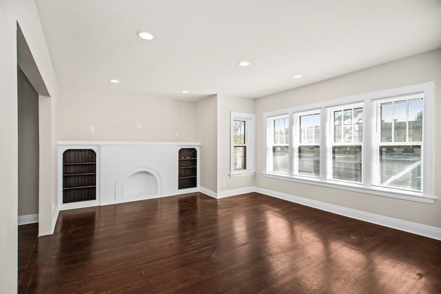 4146 W Cornelia Avenue 2, Chicago, IL 60641