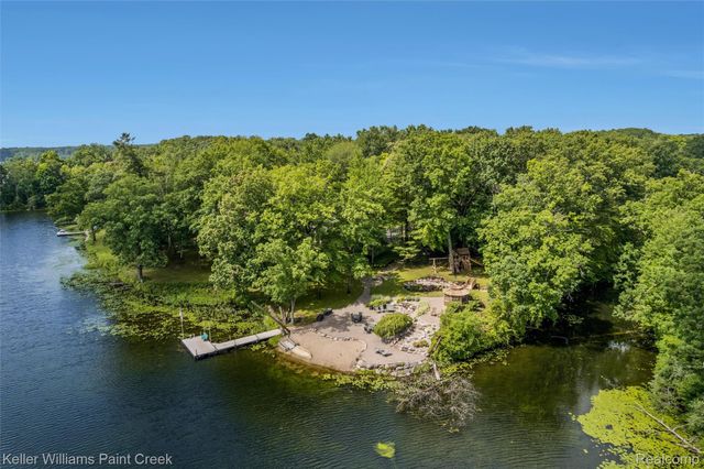 3120 Pond Road, Addison Township, MI 48367