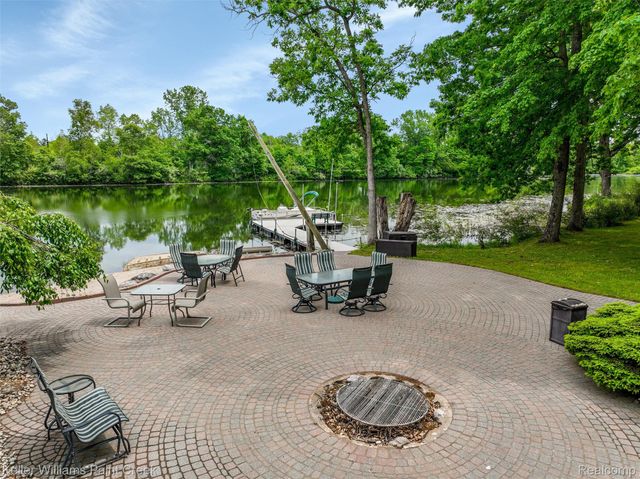 3120 Pond Road, Addison Township, MI 48367