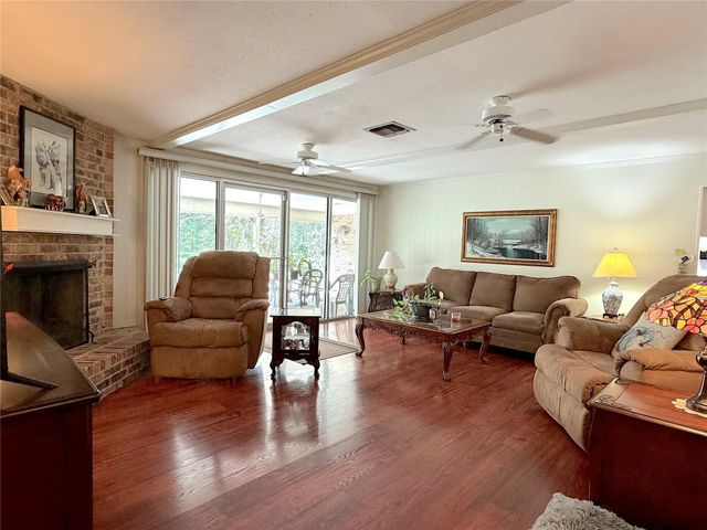 851 Oakridge Drive, Cleveland, TX 77328