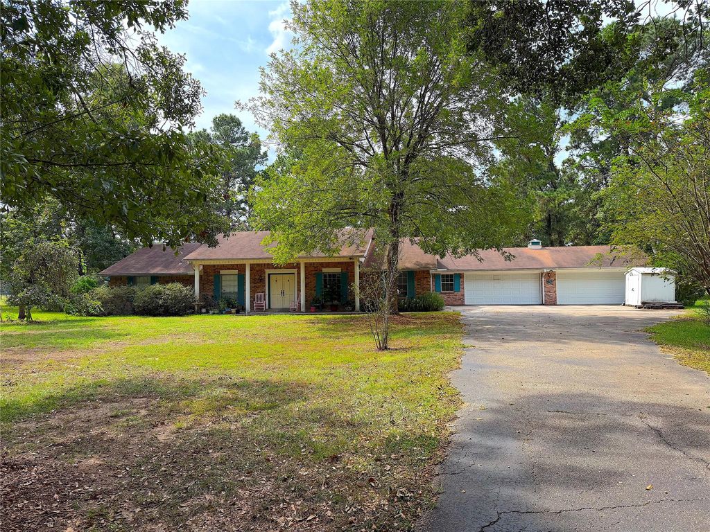 851 Oakridge Drive, Cleveland, TX 77328