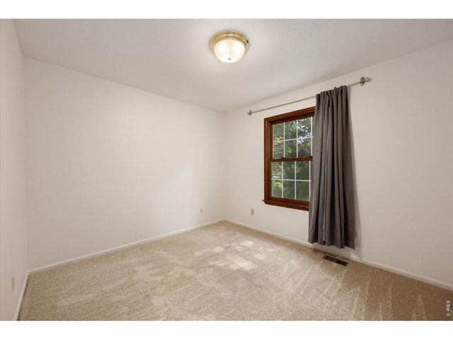 3242 Grovewood Dr, Fort Collins, CO 80525