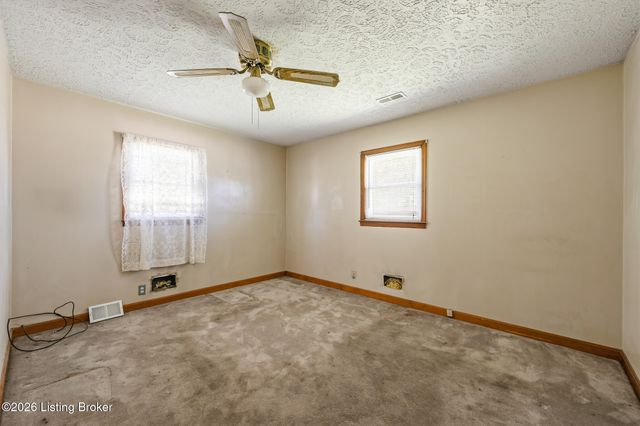 6310 Sheila Rd, Louisville, KY 40219