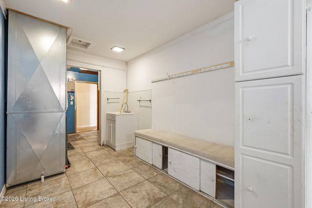 6310 Sheila Rd, Louisville, KY 40219