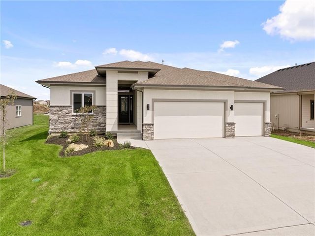 4429 Tee Box Drive, Basehor, KS 66007