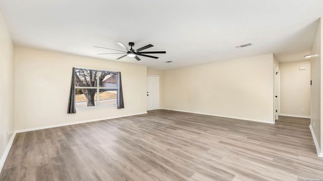 8255 Brisbane, Converse, TX 78109