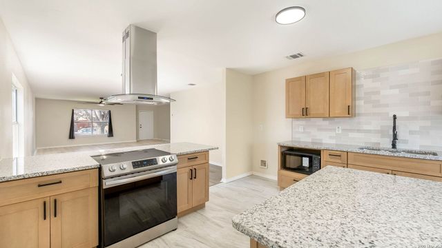 8255 Brisbane, Converse, TX 78109