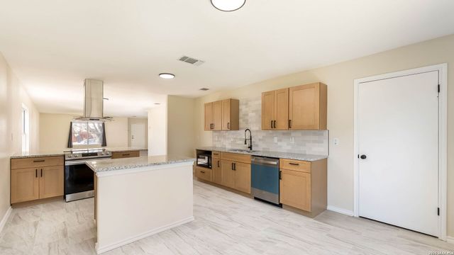 8255 Brisbane, Converse, TX 78109