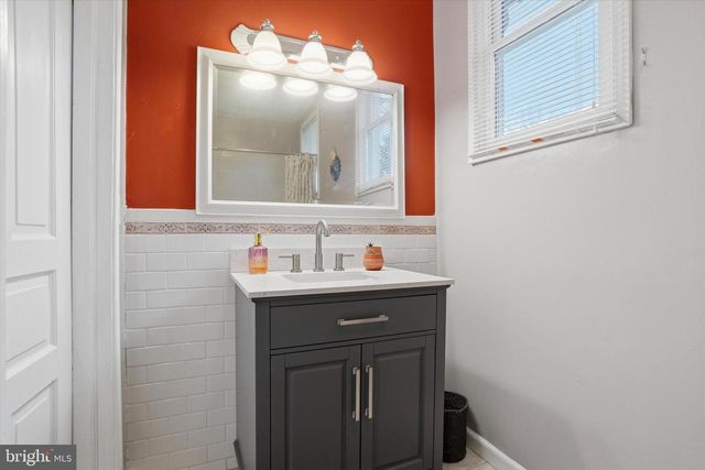 200 SABINE AVE, Narberth, PA 19072