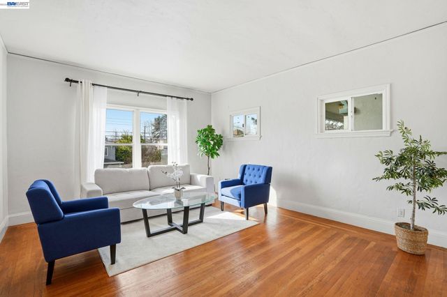 1424 Hampel St, Oakland, CA 94602