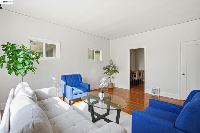 1424 Hampel St, Oakland, CA 94602