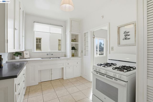 1424 Hampel St, Oakland, CA 94602