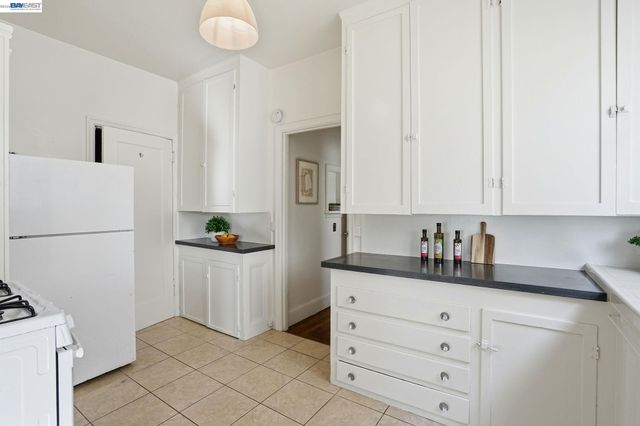 1424 Hampel St, Oakland, CA 94602