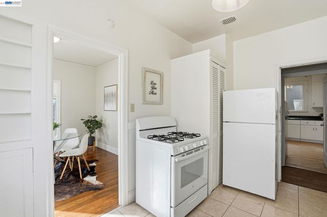 1424 Hampel St, Oakland, CA 94602