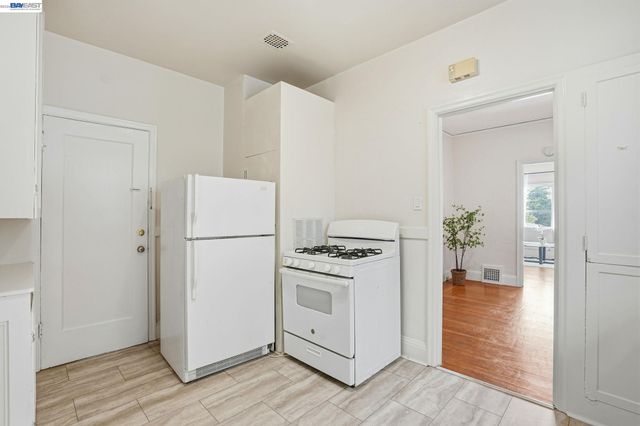 1424 Hampel St, Oakland, CA 94602