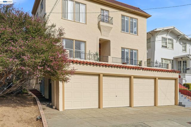 1424 Hampel St, Oakland, CA 94602