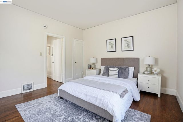 1424 Hampel St, Oakland, CA 94602