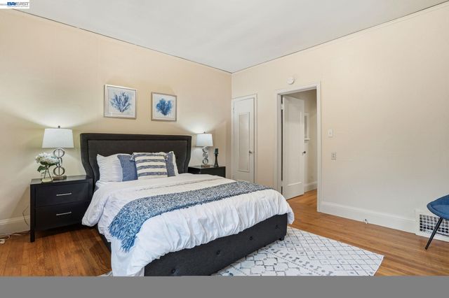 1424 Hampel St, Oakland, CA 94602