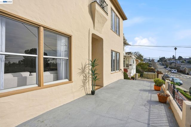 1424 Hampel St, Oakland, CA 94602