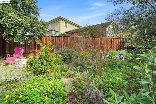 1424 Hampel St, Oakland, CA 94602