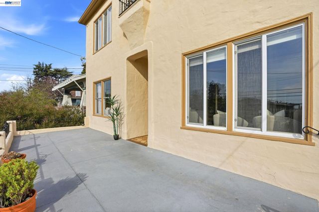 1424 Hampel St, Oakland, CA 94602