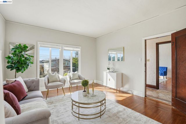 1424 Hampel St, Oakland, CA 94602