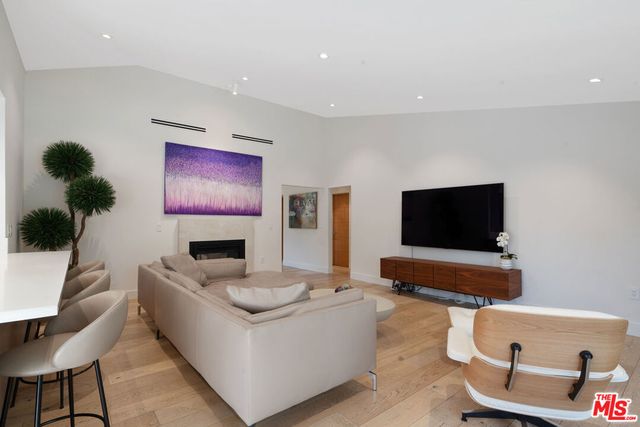 4518 Varna Avenue, Sherman Oaks, CA 91423