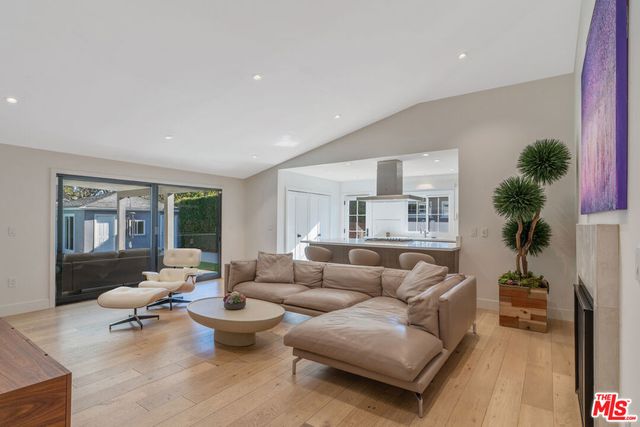 4518 Varna Avenue, Sherman Oaks, CA 91423