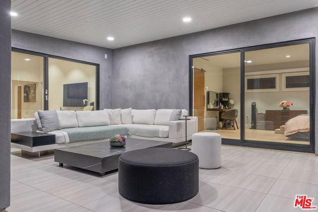 4518 Varna Avenue, Sherman Oaks, CA 91423