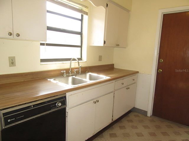 10405 N 22ND STREET, Tampa, FL 33612