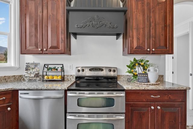 94 E SEVEN IRON CT, Saratoga Springs, UT 84045
