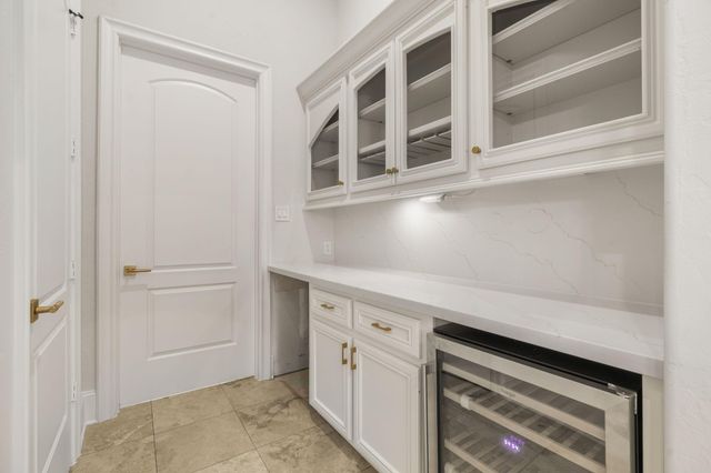 98 W Ambassador Bend, The Woodlands, TX 77382