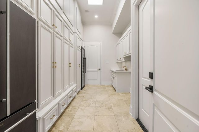 98 W Ambassador Bend, The Woodlands, TX 77382